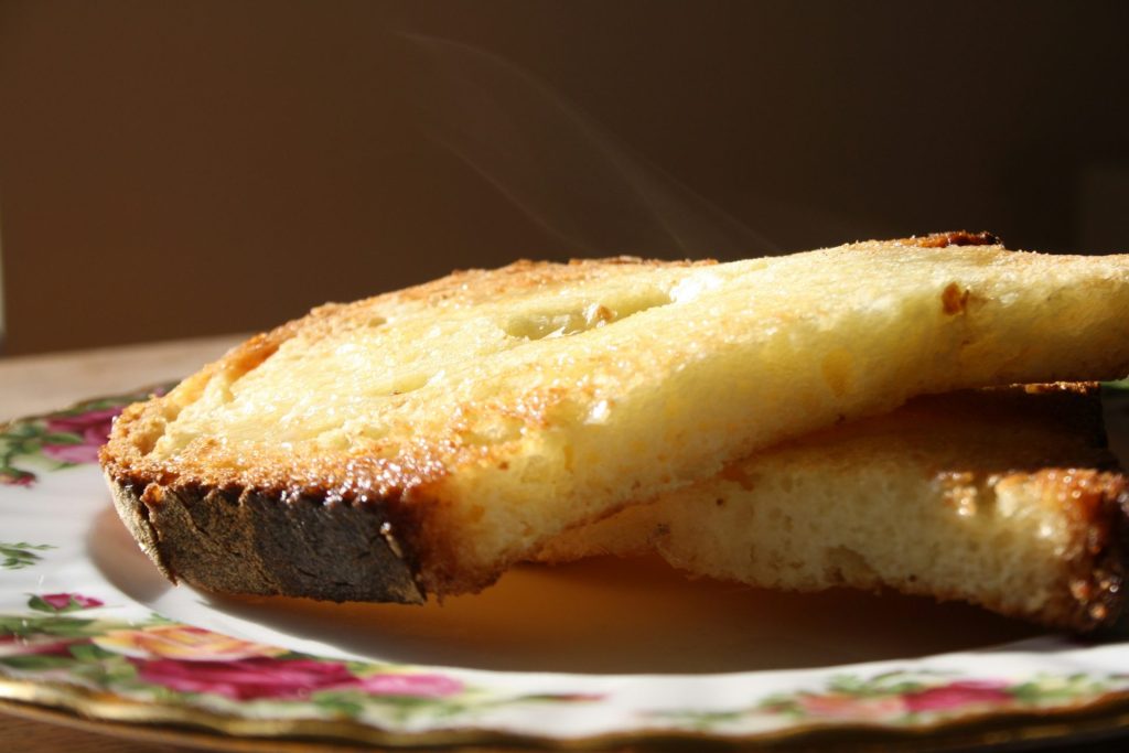 Gros plan sur une assiette de nourriture sur une table