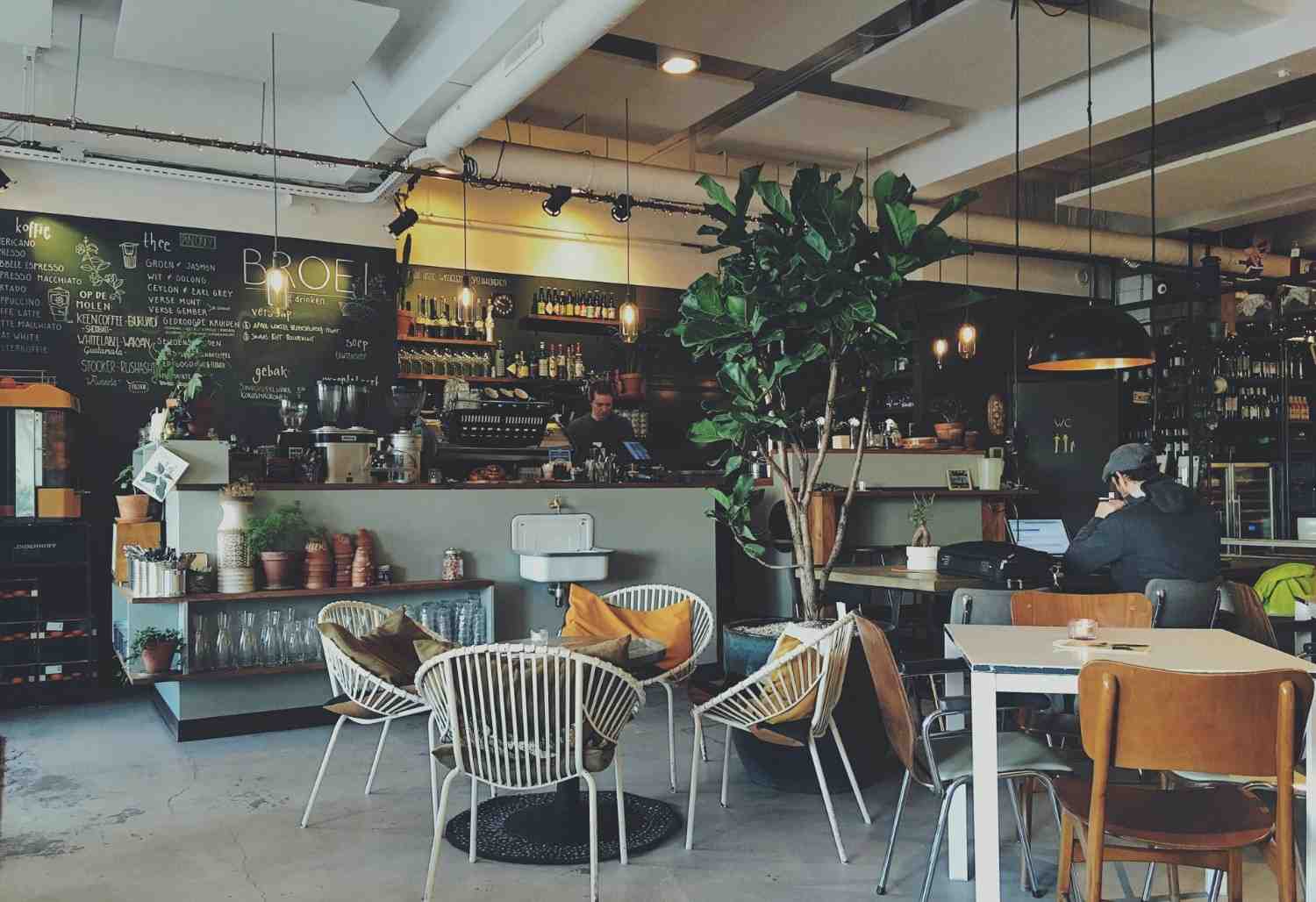 intérieur d'un café